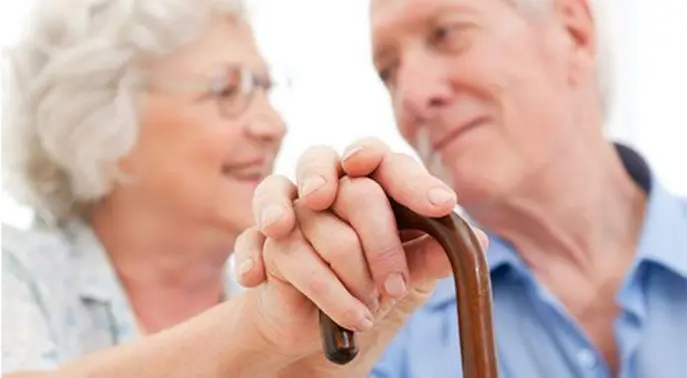 صحة كبار السن: كيف يعيش أبناء المائة سنة حياة أطول وأفضل؟