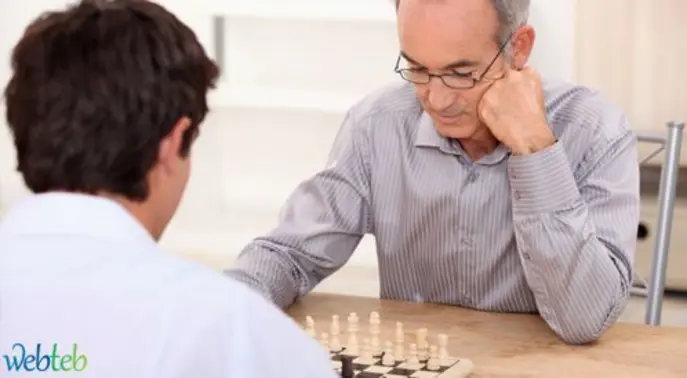 كبار السن أكثر حكمة: هل الخبرة تصنع القرارات الأفضل حقًا؟