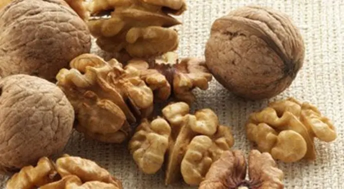 الجوز والمكسرات الأخرى: سر الصحة الخفية أم طريق للسمنة؟