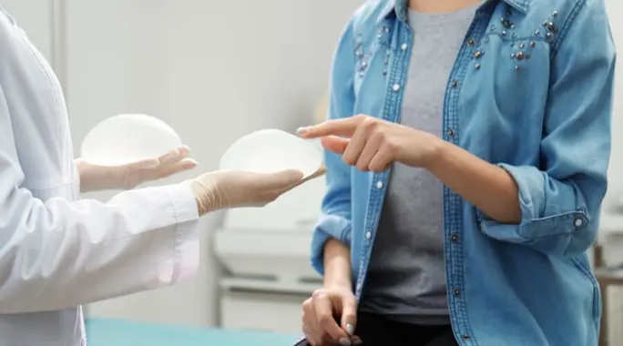 دليل شامل: جراحة الثدي التجميلية وأنواعها وفوائدها ومخاطرها