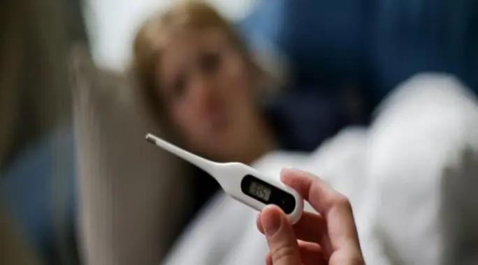 رشح أم إنفلونزا؟ دليل شامل للتمييز بينهما ومعرفة متى تحتاج لزيارة الطبيب