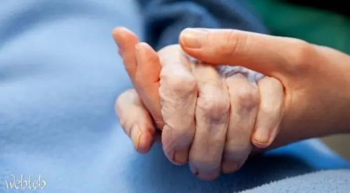 التعامل مع كبار السن في حالات القلق: دليل شامل لدعم أحبائنا المسنين