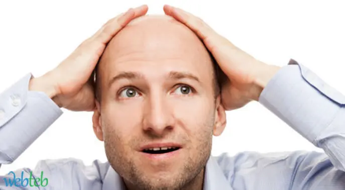 مواجهة الصلع للرجال: استراتيجيات ذكية لتسريحات وعلاجات فعّالة