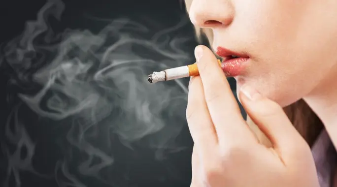 مخاطر التدخين على عمليات التجميل: دليل شامل لتعافٍ آمن