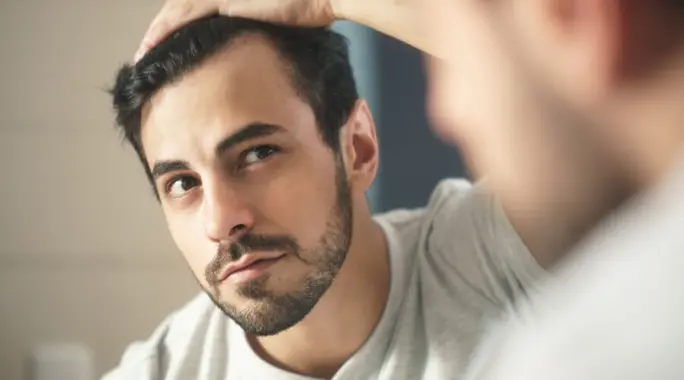 وداعاً للقلق: دليلك الفعال لـ علاج تساقط الشعر للرجال بالحلول الطبية والطبيعية