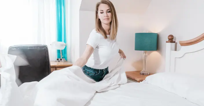 دليلك الشامل لغسل غطاء السرير: متى وكيف تحافظ على نظافته وصحتك؟