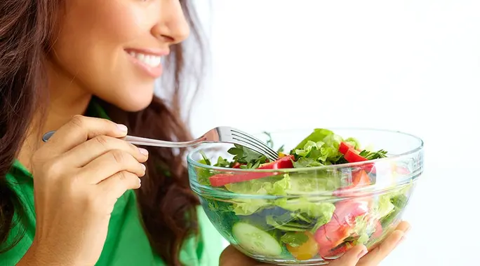 كيف تحقق 5 حصص من الفواكه والخضروات يوميًا؟ نصائح سهلة وفعالة