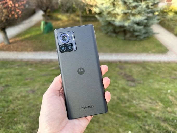 Motorola Edge 30 Ultra: A Flagship Smartphone That Pushes Boundaries