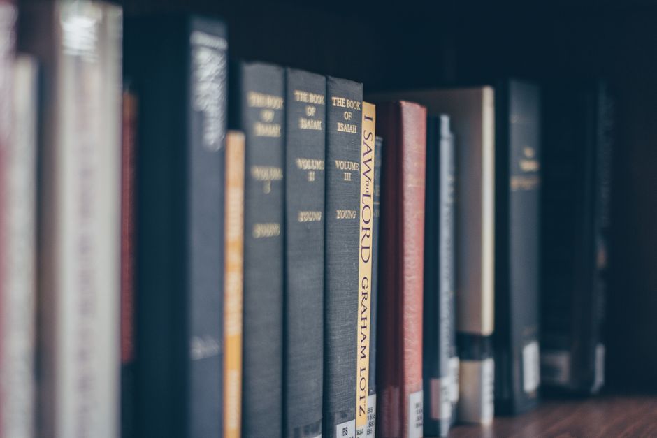 مكتبة رقمية تحتوي على مجموعة كبيرة من الكتب الإلكترونية