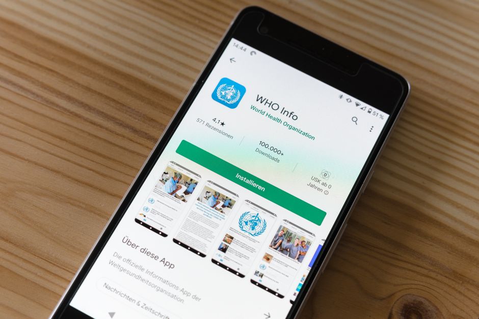 شاشة آيفون أثناء تثبيت تحديث iOS 18