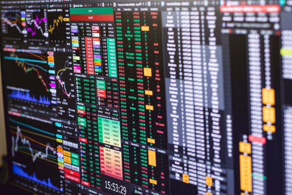 الفرق بين الأسهم والسندات والصناديق الاستثمارية: دليل شامل للمستثمر السعودي 2026