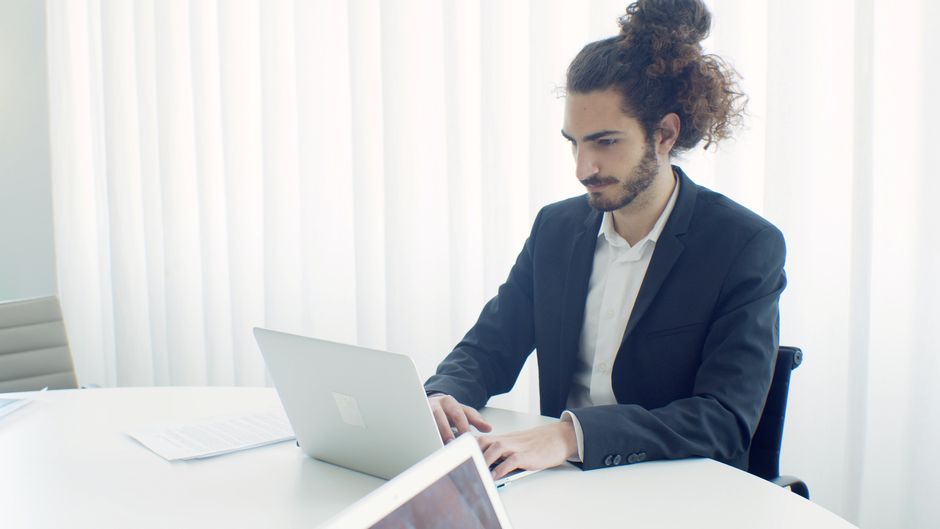 كيف تبدأ مشروع تجاري ناجح في السعودية 2026: دليل شامل للرواد