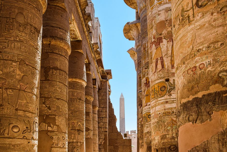 معبد الأقصر في مصر بأعمدته الفرعونية القديمة