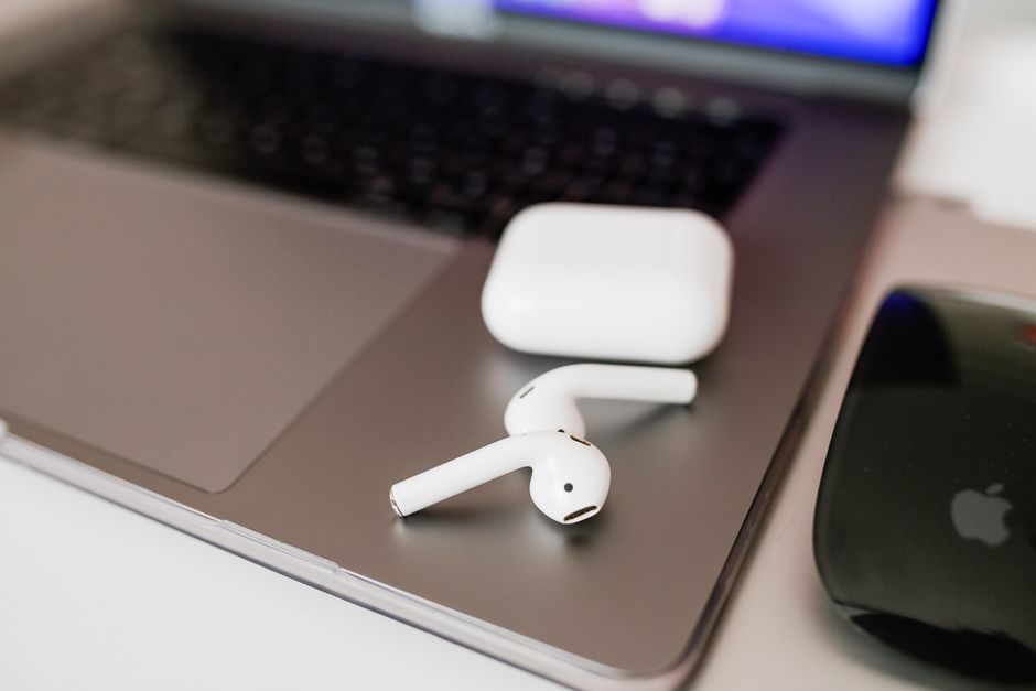 سماعات AirPods Pro الجيل الثالث مع علبتها البيضاء