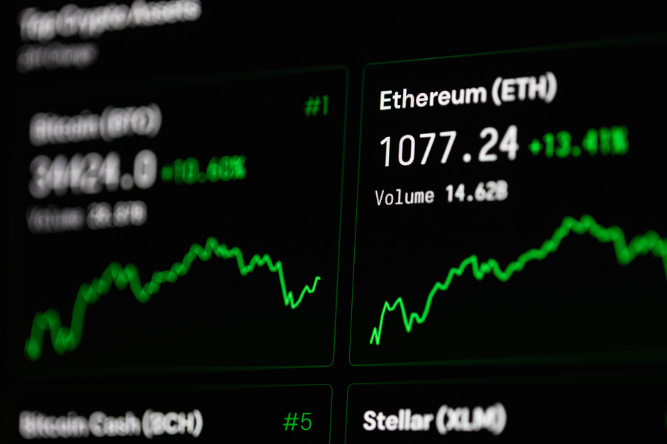 الاستثمار في العملات الرقمية بالسعودية 2026: دليل شامل للمبتدئين والمحترفين