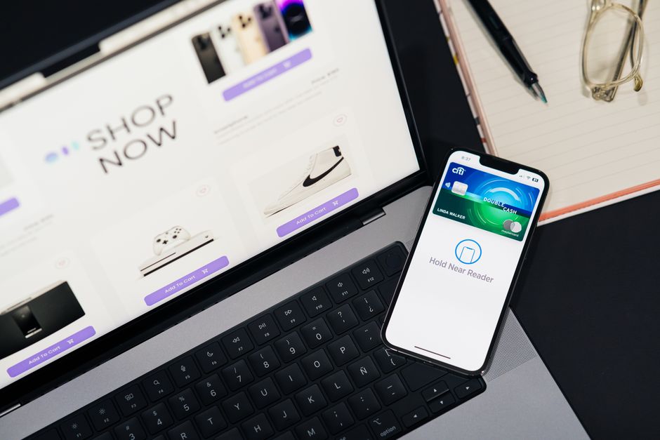 شراء iPhone 15 أون لاين في السعودية: الدليل الشامل للحصول على أفضل الأسعار والعروض