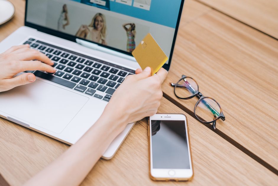تطبيقات التسوق الإلكتروني للهواتف الذكية في السعودية