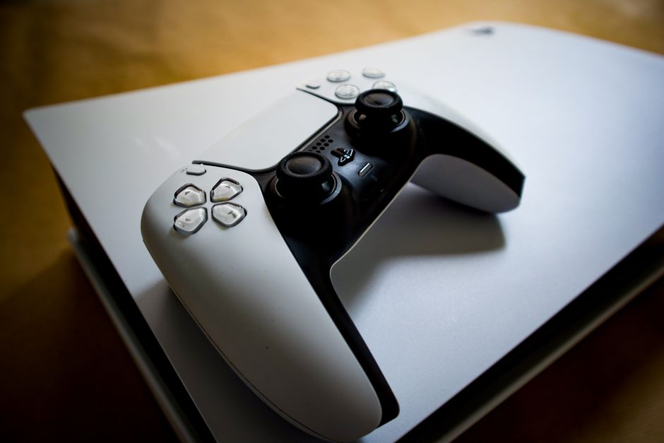 سعر PlayStation 5 في السعودية 2026: دليل شامل للأسعار والعروض الحالية