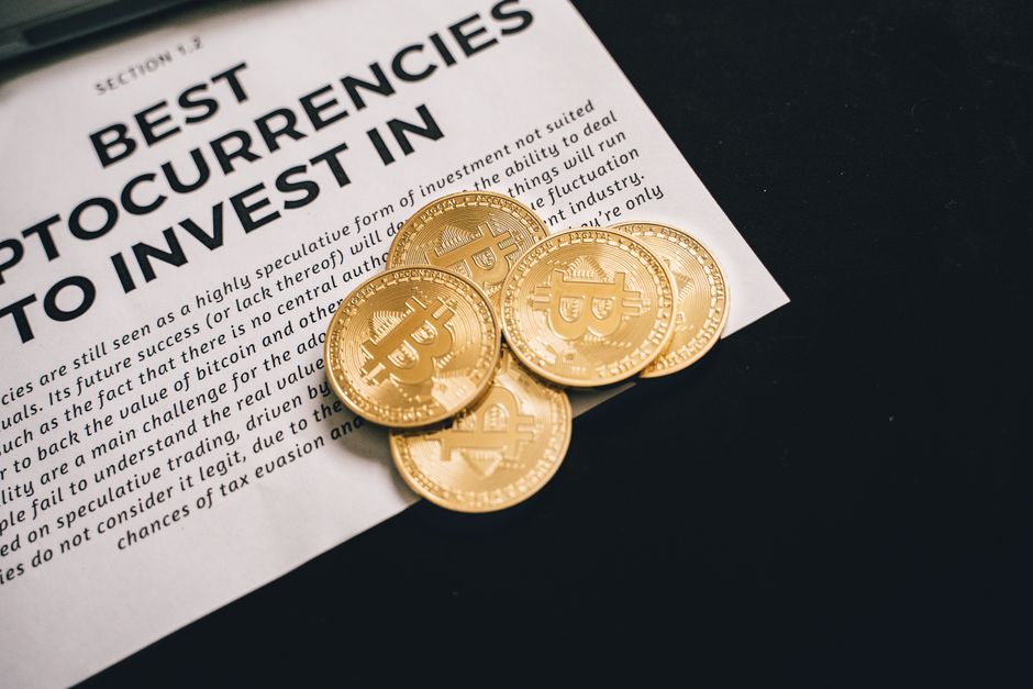 استراتيجيات الاستثمار في الذهب والعملات الرقمية: دليل شامل للمستثمرين السعوديين في 2026