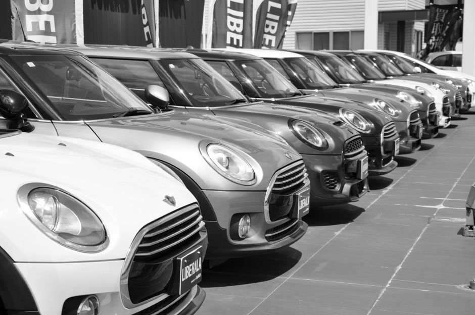 مقارنة شاملة بين السيارات الصينية والكورية 2026: أيهما الأفضل للسوق السعودي؟