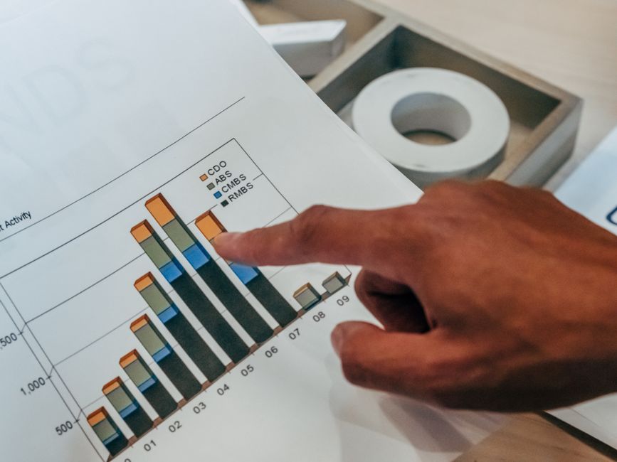 كيفية قراءة القوائم المالية للشركات: دليل شامل للمستثمرين السعوديين
