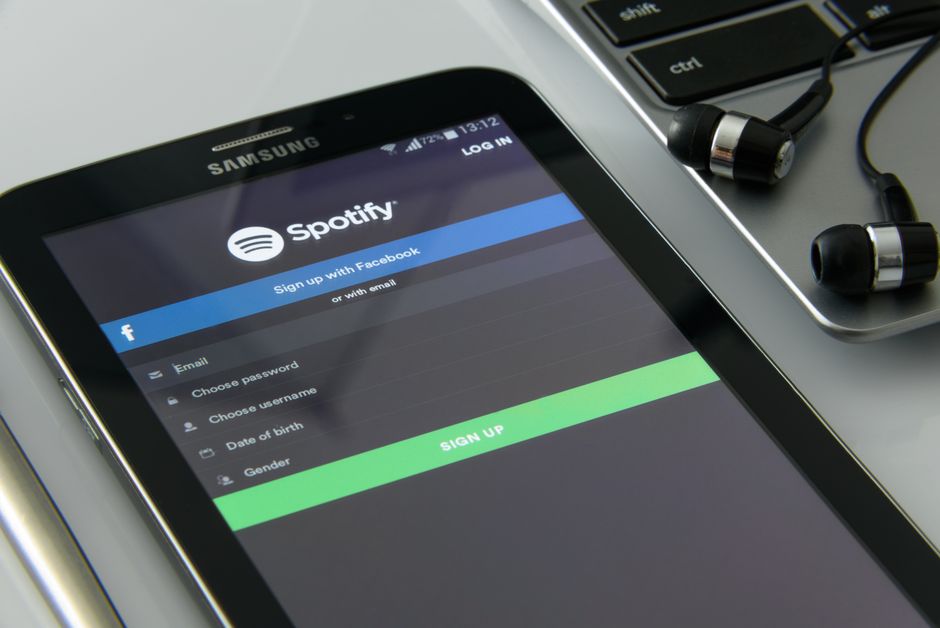 تطبيق موسيقى على هاتف يظهر إعدادات الصوت