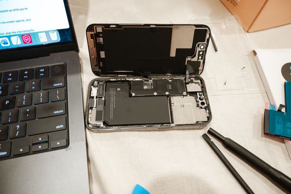 Glastr Ez Fit AGL06892 for iPhone 15 PRO Screen Protector Review