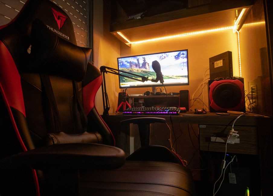 Ergonomic Gaming and Computer Desk with LED Lights (COMPUTERTABLE187) Review