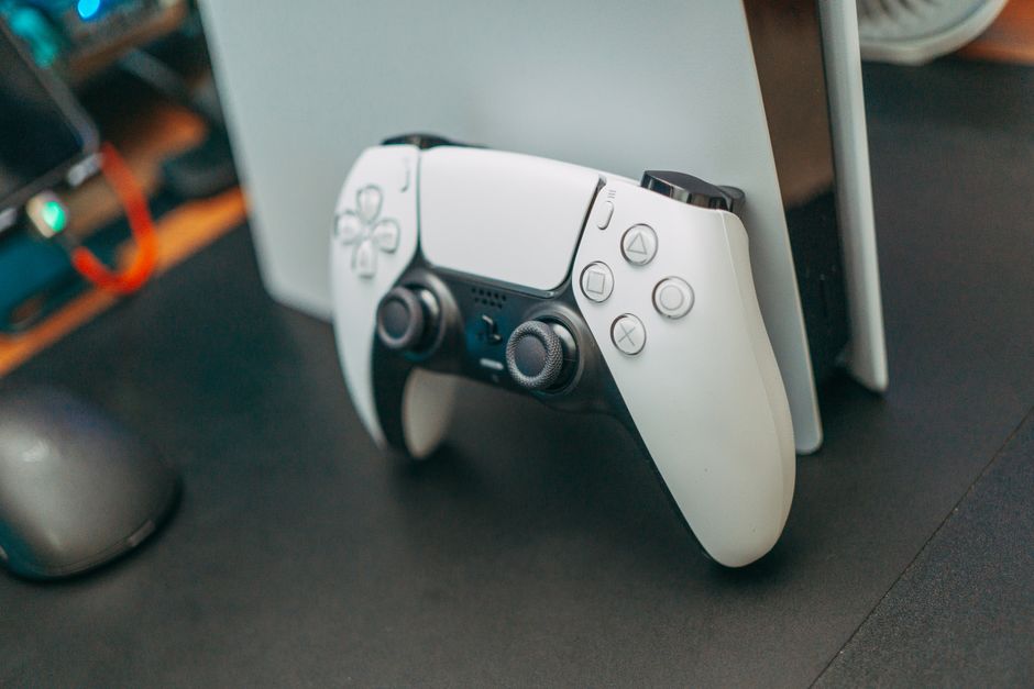 PS5 Slim Cooling Stand with Controller Charging Station (Black) Review