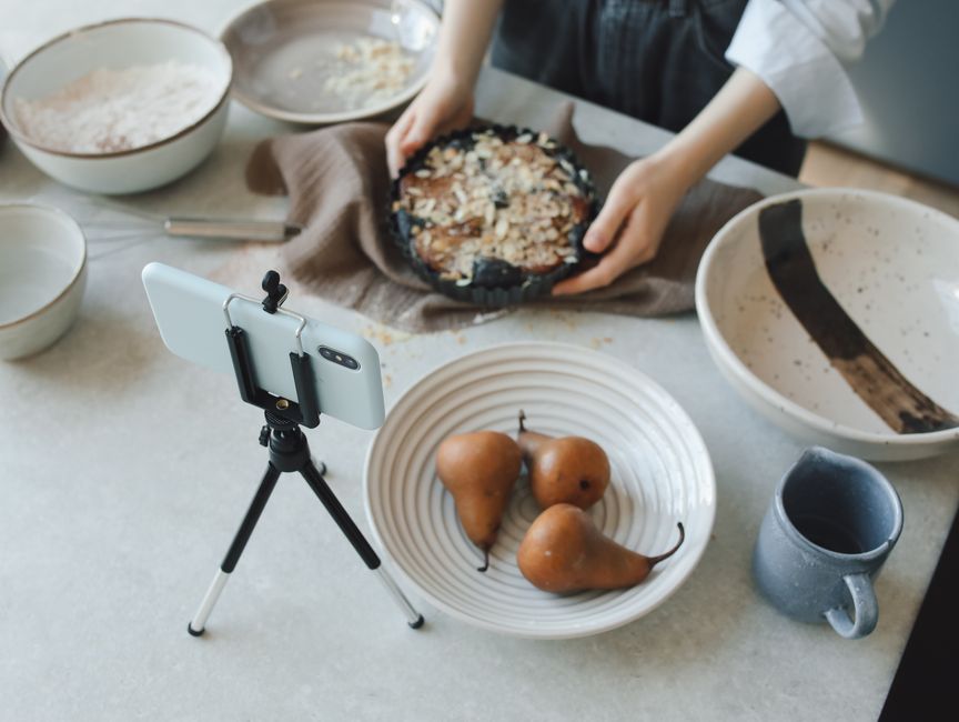 Mini Tabletop Tripod H20 (Black/Red) Review