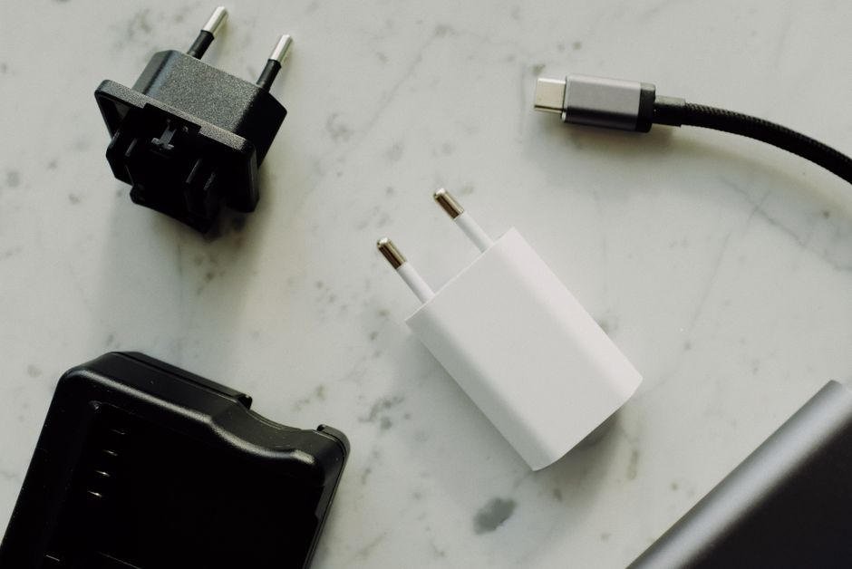 Revo 35W Duo Lite GaN3 USB-C Fast Charger Review &#8211; Is it Worth the Hype?