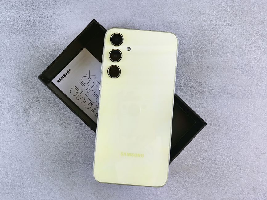 Samsung Galaxy S24 FE SM-S721BZKCMEA Review: 8GB RAM, 256GB Storage, Middle East Version