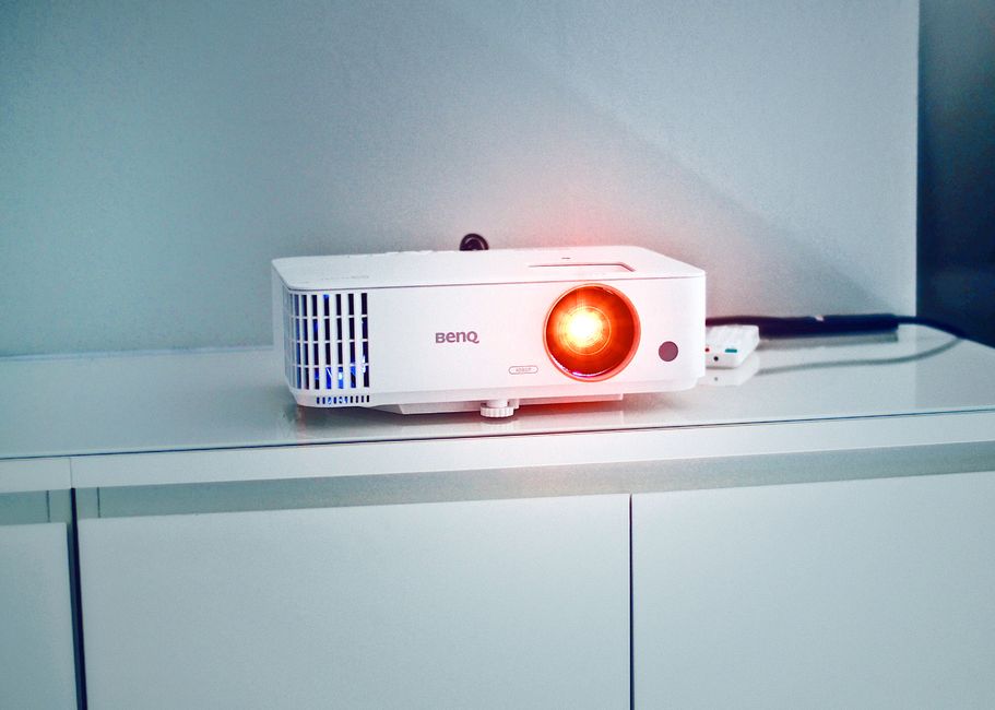 Mini Projector 1080P Full HD Portable Projector (Yellow) Review