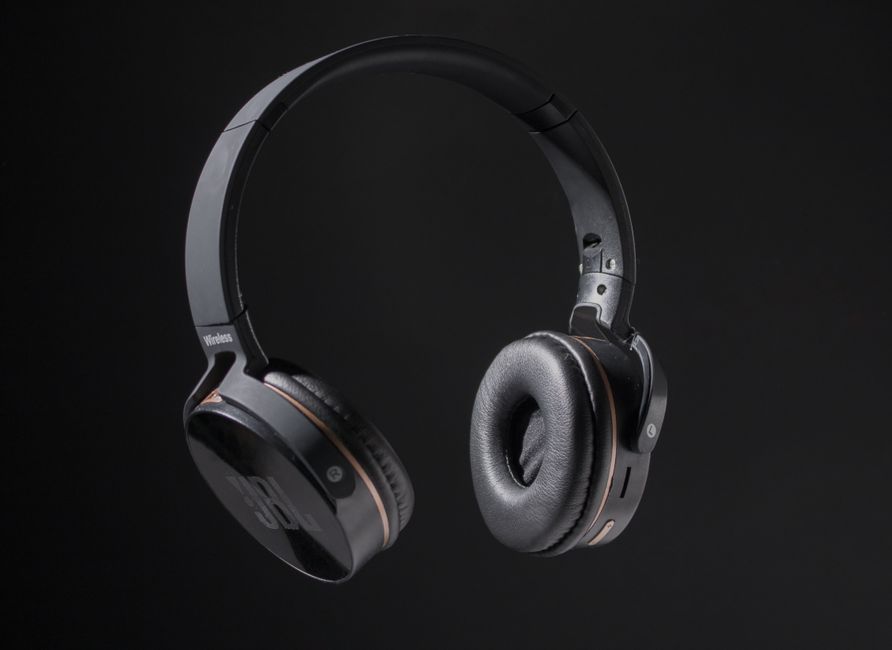 JBL Live 770NC (JBLLIVE770NCWHT) Wireless Over-Ear Headphones Review