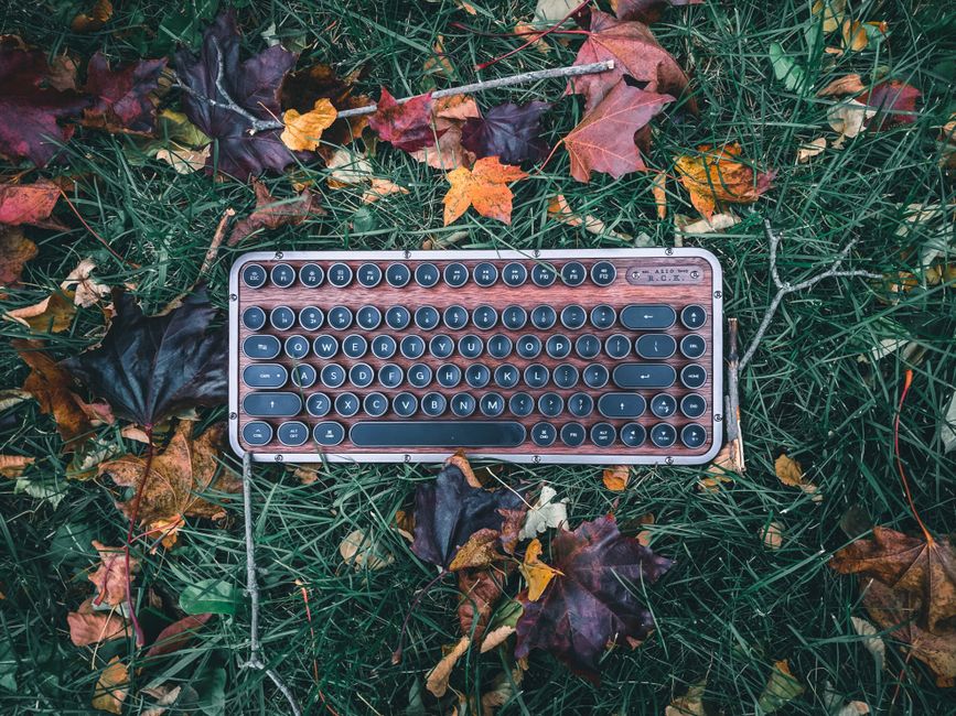 Cute Mini 84-key Compact Keyboard (308i) Review: A Retro-Stylish Typing Experience?