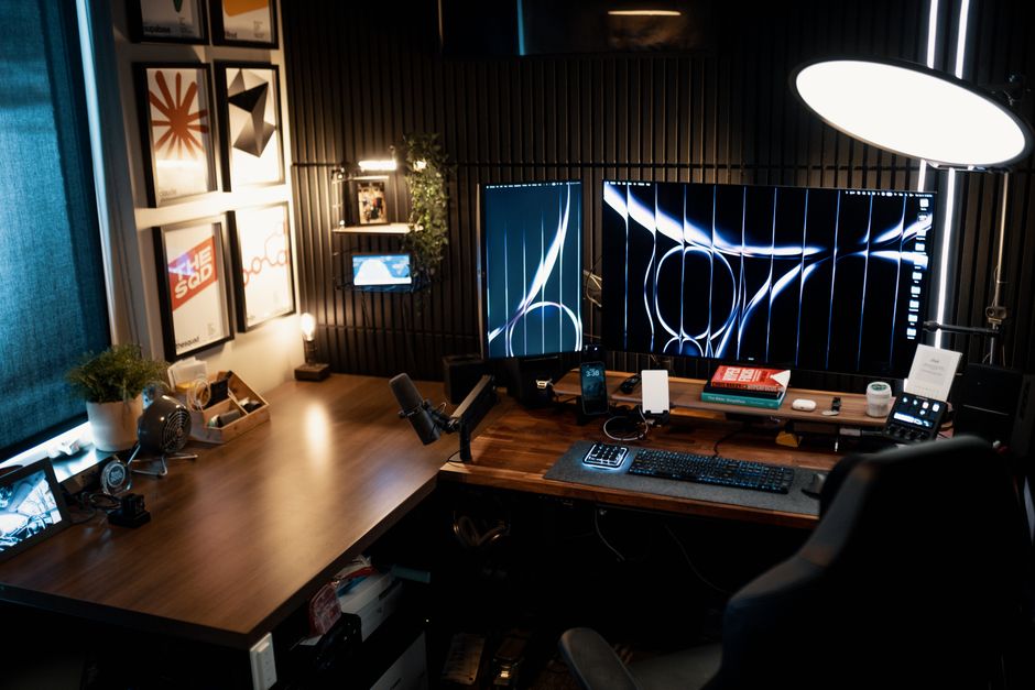 Rotating Retractable Monitor Wall Mount S28: A Comprehensive Review