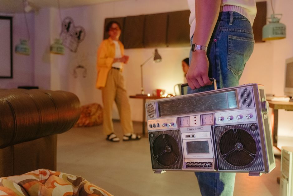 DHE-6010s RGB Lighting Wired Speaker Review: A Deep Dive into the Portable Audio Experience