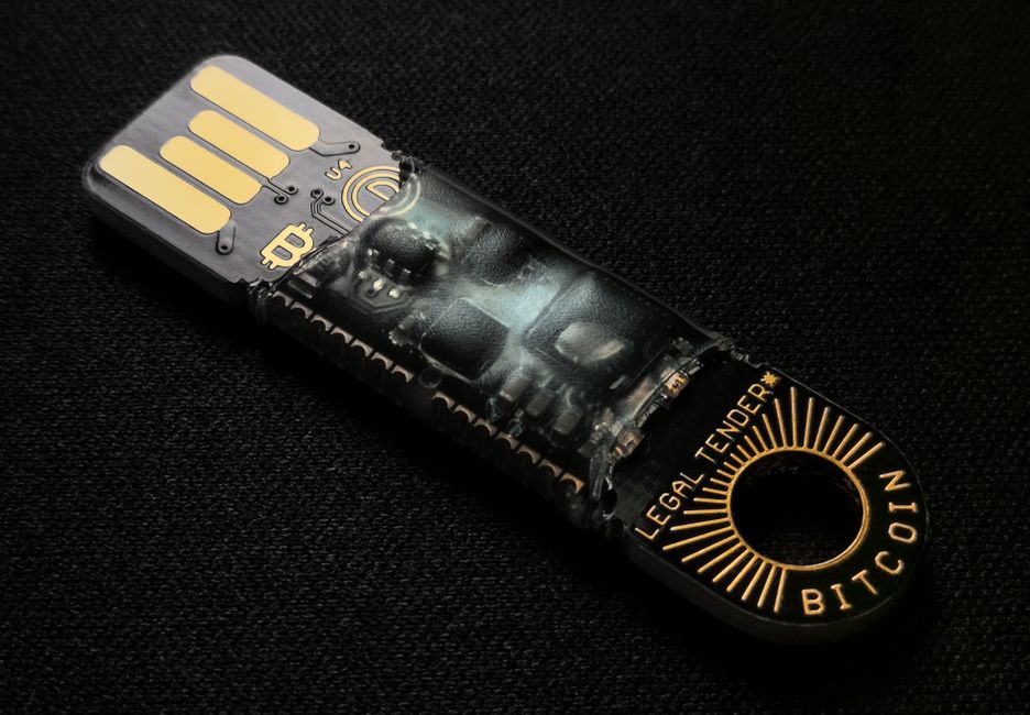Nano S Plus Hardware Wallet (LNSP-ENARTK-FPUR) Review: Safest Crypto &#038; NFT Cold Storage?