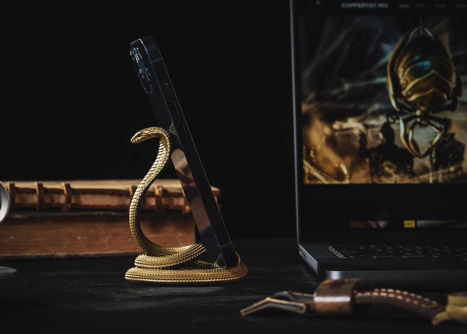 Double-Sided Phone Holder Review: Innovative Dual Suction Cup and Magnetic Design (Model Number: Not specified in provided data)