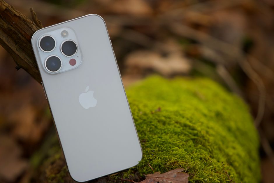 Apple iPhone 14 Pro Silicone Case Review (ip14pro-silicone-midnightblue)