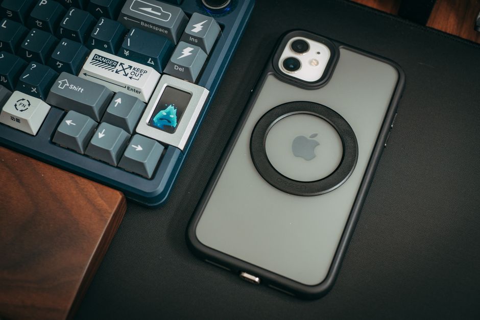 Magnetic Case for iPhone 11 (bm-rt4) Review: MagSafe Compatible &#038; Shockproof?