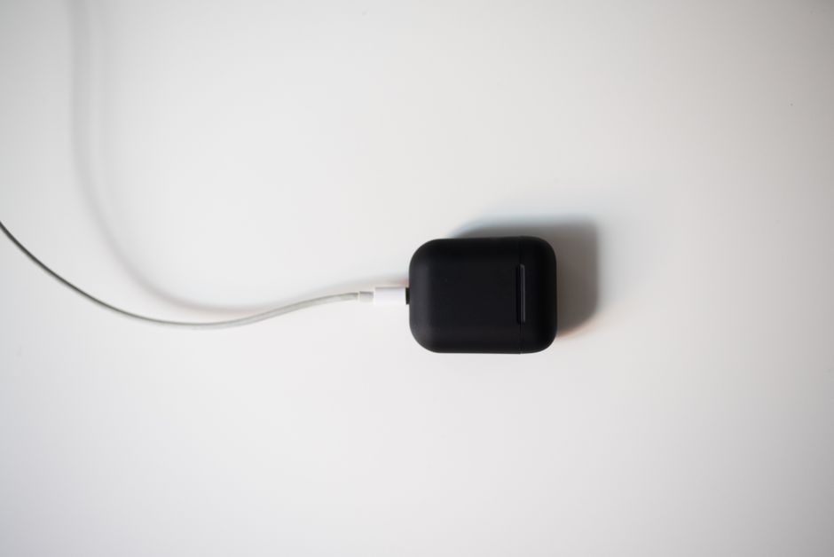 Vault Airpods Pro 2 Case Cover ACS05423 (2023/2022) Review &#8211; Matte Black