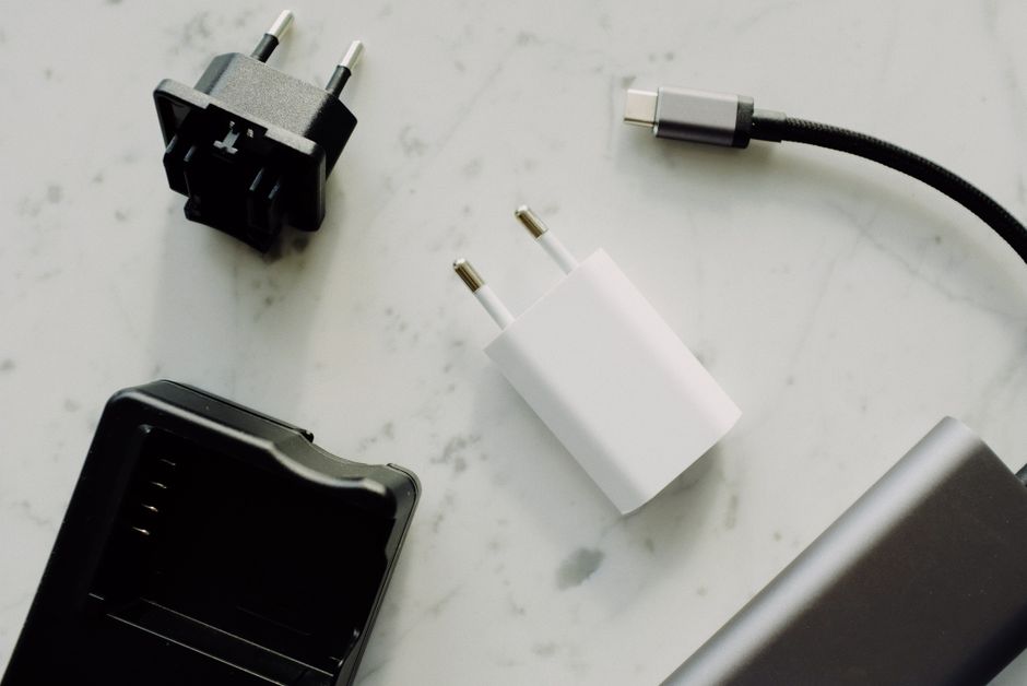 4-Port USB Wall Charger White (A2042L21 / A2042L11) Review