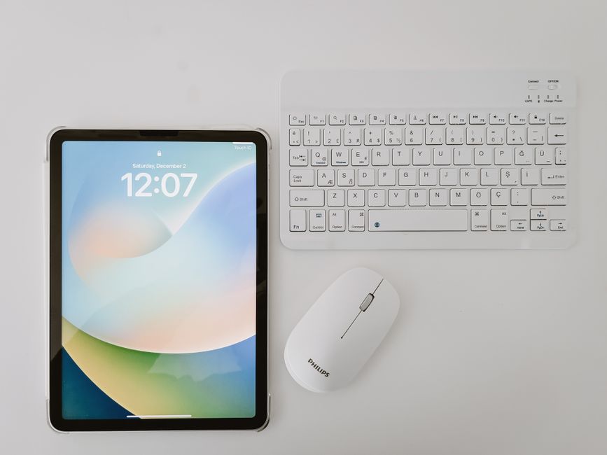 KM1 Wireless Suite Keyboard &#038; Mouse Combo Review: Full Size Rechargeable 2.4G Wireless &#038; Bluetooth
