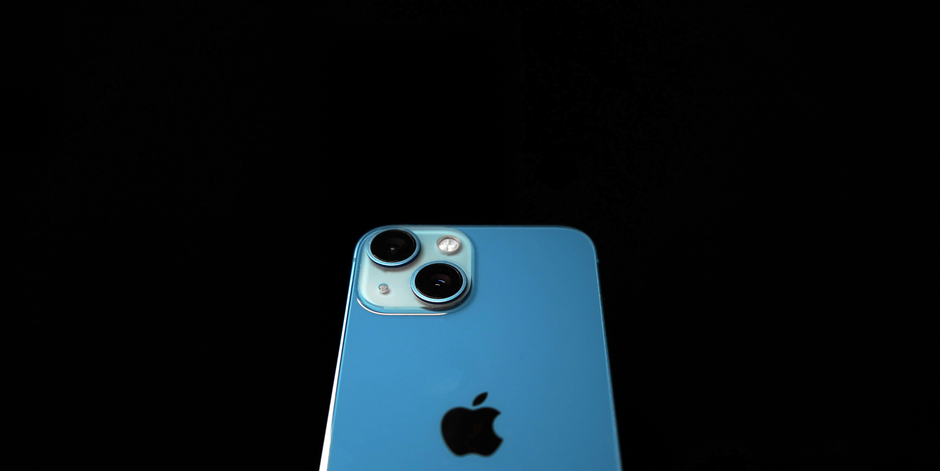 iPhone 13 Silicone Case with MagSafe (MM273ZM/A) Blue Jay Review