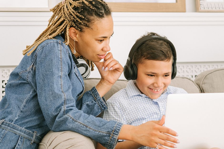 JR310 Kids On-Ear Headphones (JBLJR310BLU) Review: Safe Sound for Little Ears?