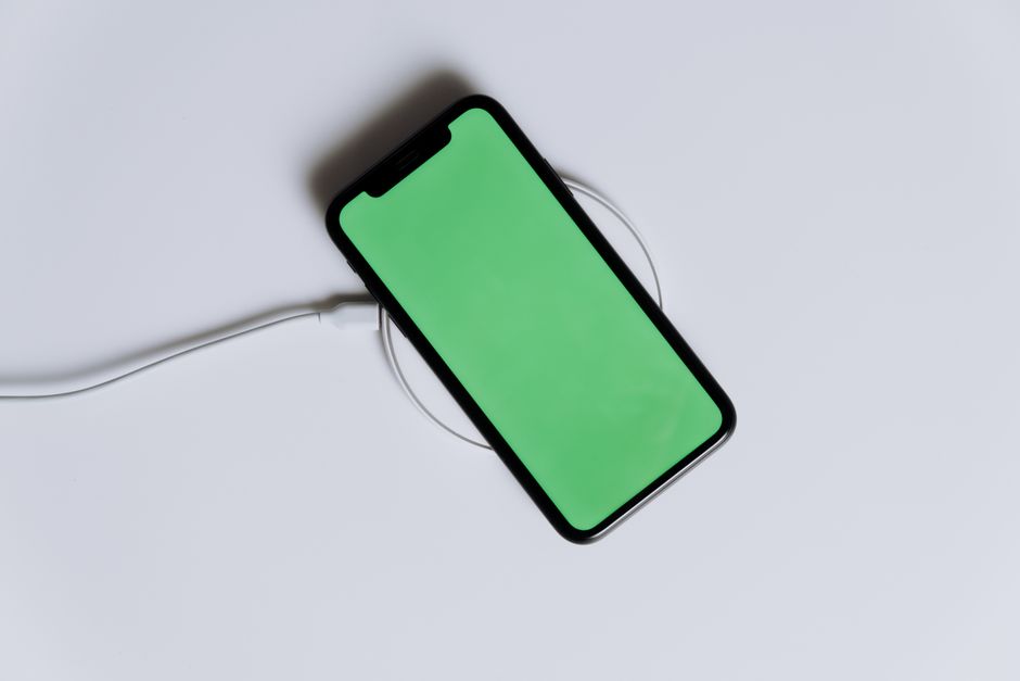 3 in 1 Wireless Charger Foldable Pad (18W) Review: MagSafe Charging Station for iPhone, iWatch &#038; AirPods