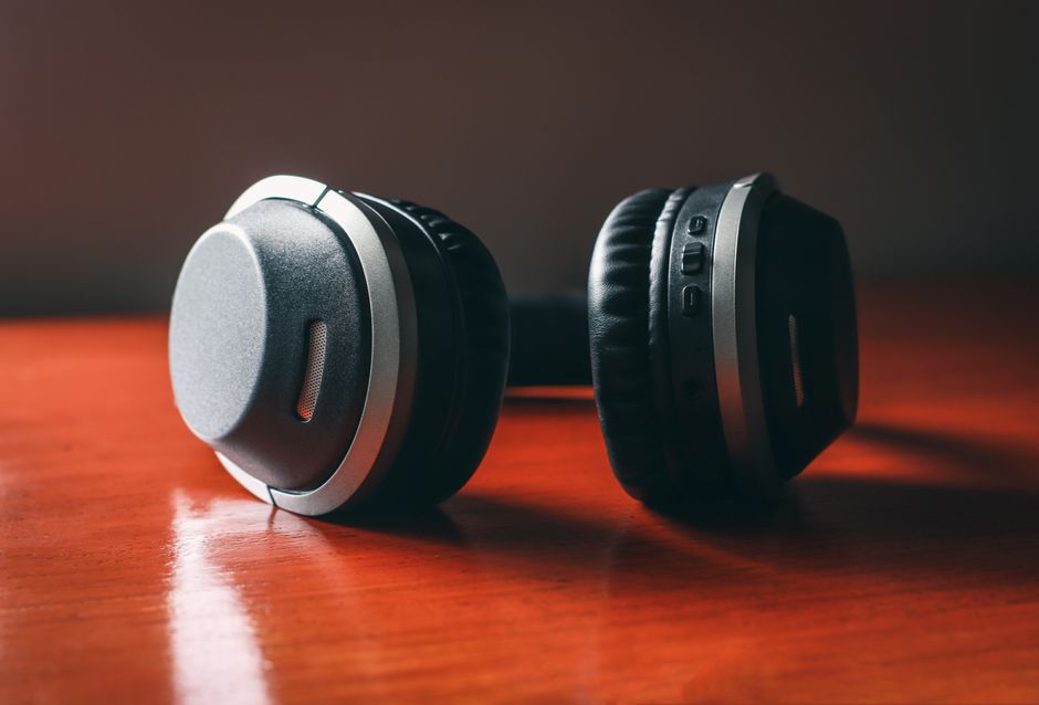 Adaptive Noise Cancelling JBLT770NCBLU Review: JBL Pure Bass Sound &#038; 76-Hour Battery