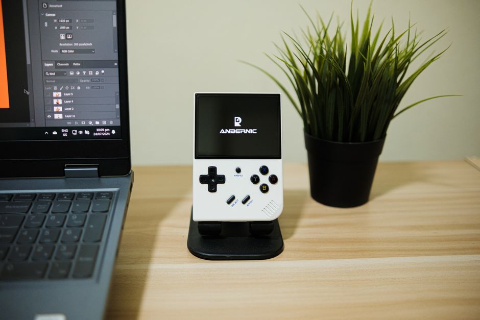 RG35XX Handheld Game Console Review: A Deep Dive into the RG35XX (Model Number: RG35XX)